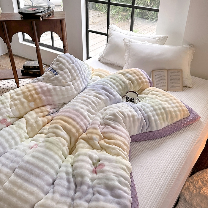 91家纺网 家纺一手货源 找家纺 丫丫家纺 2025直播热款A+兔兔绒豆豆被三层夹棉加厚毛毯毯子牛奶绒冬被泡泡兔毛绒保暖被子被芯 彩虹约定