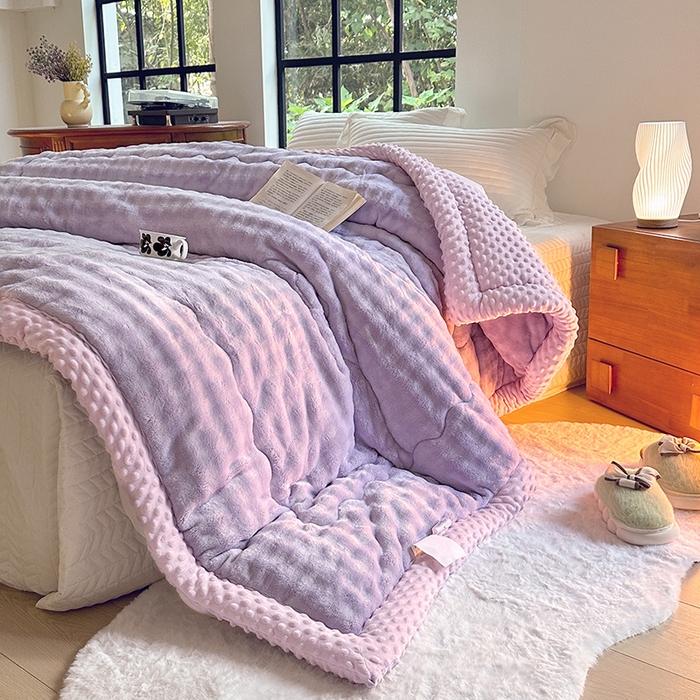 91家纺网 家纺一手货源 找家纺 丫丫家纺 2025直播热款A+兔兔绒豆豆被三层夹棉加厚毛毯毯子牛奶绒冬被泡泡兔毛绒保暖被子被芯 紫霞仙子