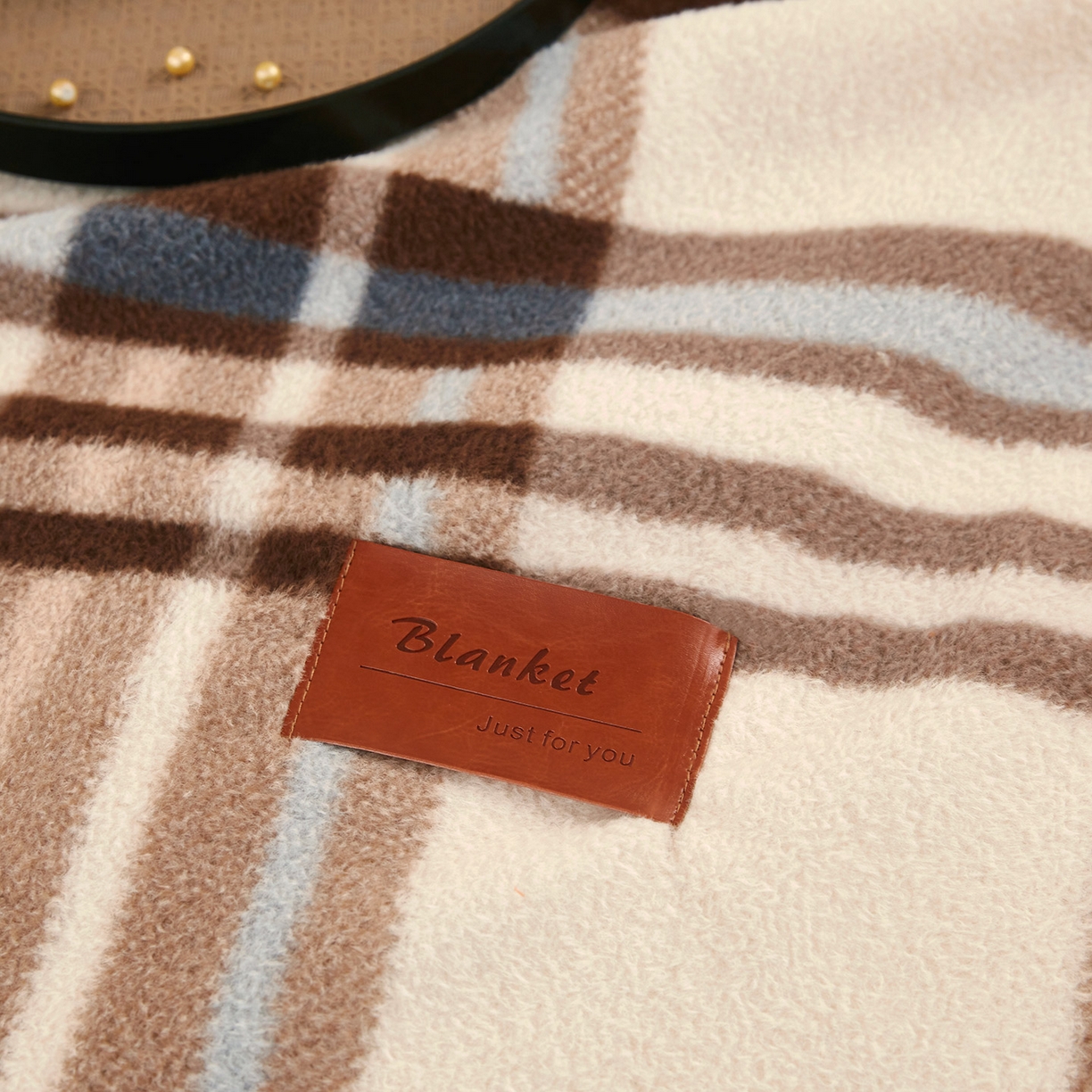 91家纺网 家纺一手货源 找家纺 肖恩毯业 2025新款仿羊绒毛毯羊驼绒绵羊绒毯 仿羊绒-宝莉格白