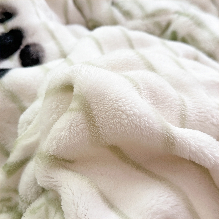 91家纺网 家纺一手货源 找家纺 丫丫家纺 2025直播热款A+兔兔绒豆豆被三层夹棉加厚毛毯毯子牛奶绒冬被泡泡兔毛绒保暖被子被芯 熊有成竹