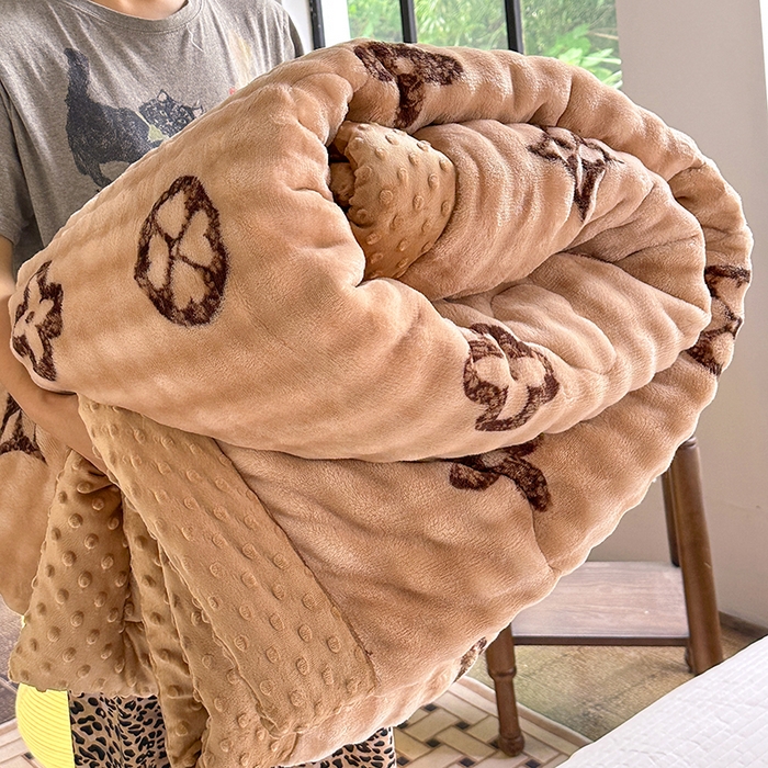 91家纺网 家纺一手货源 找家纺 丫丫家纺 2025直播热款A+兔兔绒豆豆被三层夹棉加厚毛毯毯子牛奶绒冬被泡泡兔毛绒保暖被子被芯 洋气咖