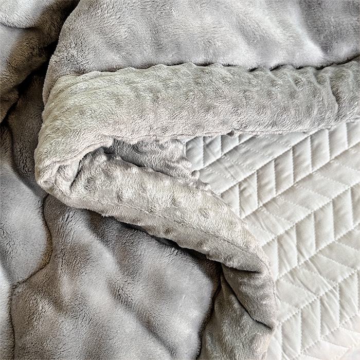 91家纺网 家纺一手货源 找家纺 丫丫家纺 2025直播热款A+兔兔绒豆豆被三层夹棉加厚毛毯毯子牛奶绒冬被泡泡兔毛绒保暖被子被芯 洋灰