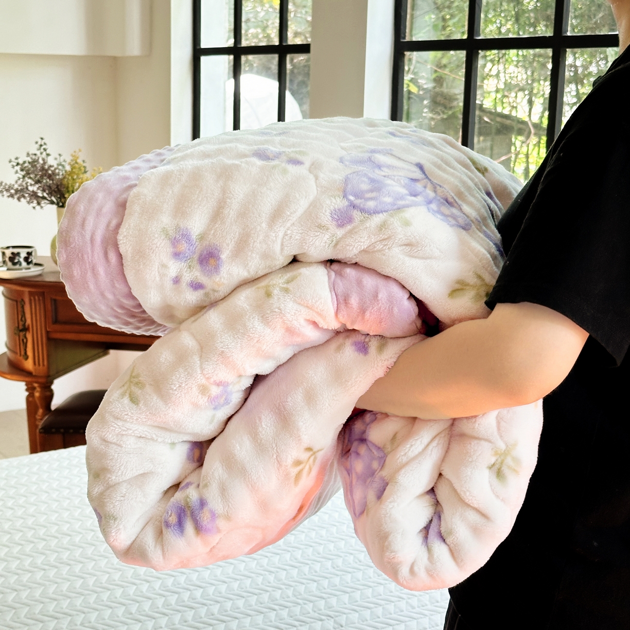 91家纺网 家纺一手货源 找家纺 丫丫家纺 2025直播热款A+兔兔绒豆豆被三层夹棉加厚毛毯毯子牛奶绒冬被泡泡兔毛绒保暖被子被芯 福蝶将至-紫