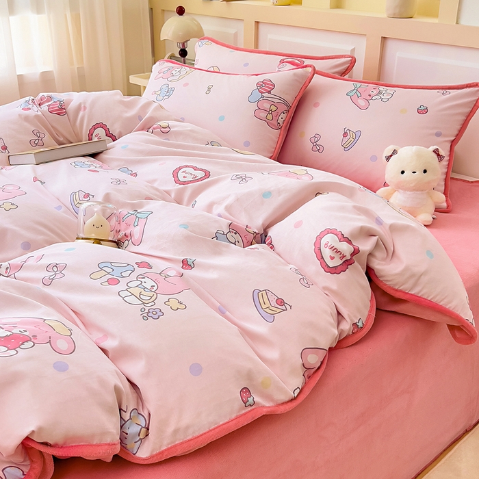 91家纺网 家纺一手货源 找家纺 琪琪阁家纺 2025新款A类全棉纯棉加牛奶绒包边款单被套四件套 可乐贝儿