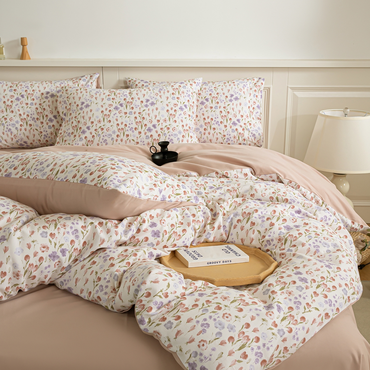 91家纺网 家纺一手货源 找家纺 绫韵家纺 2025秋冬新款印花全棉磨毛冬季加厚纯棉磨毛三件套四件套系列 邻家小院粉