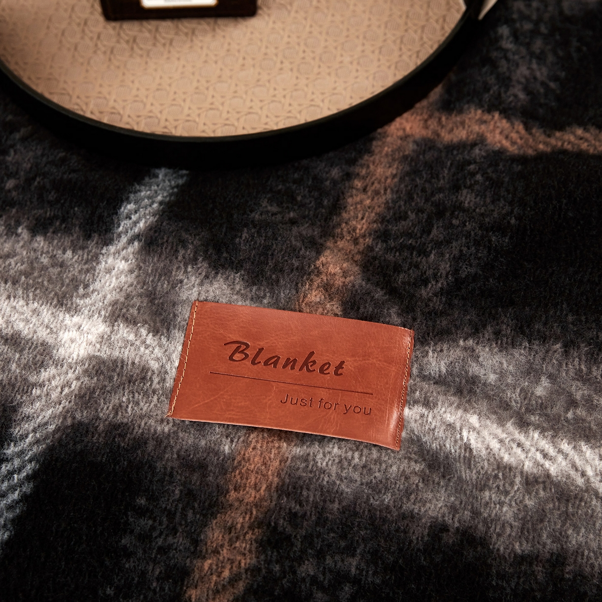 91家纺网 家纺一手货源 找家纺 肖恩毯业 2025新款仿羊绒毛毯羊驼绒绵羊绒毯 仿羊绒-宝莉黑咖