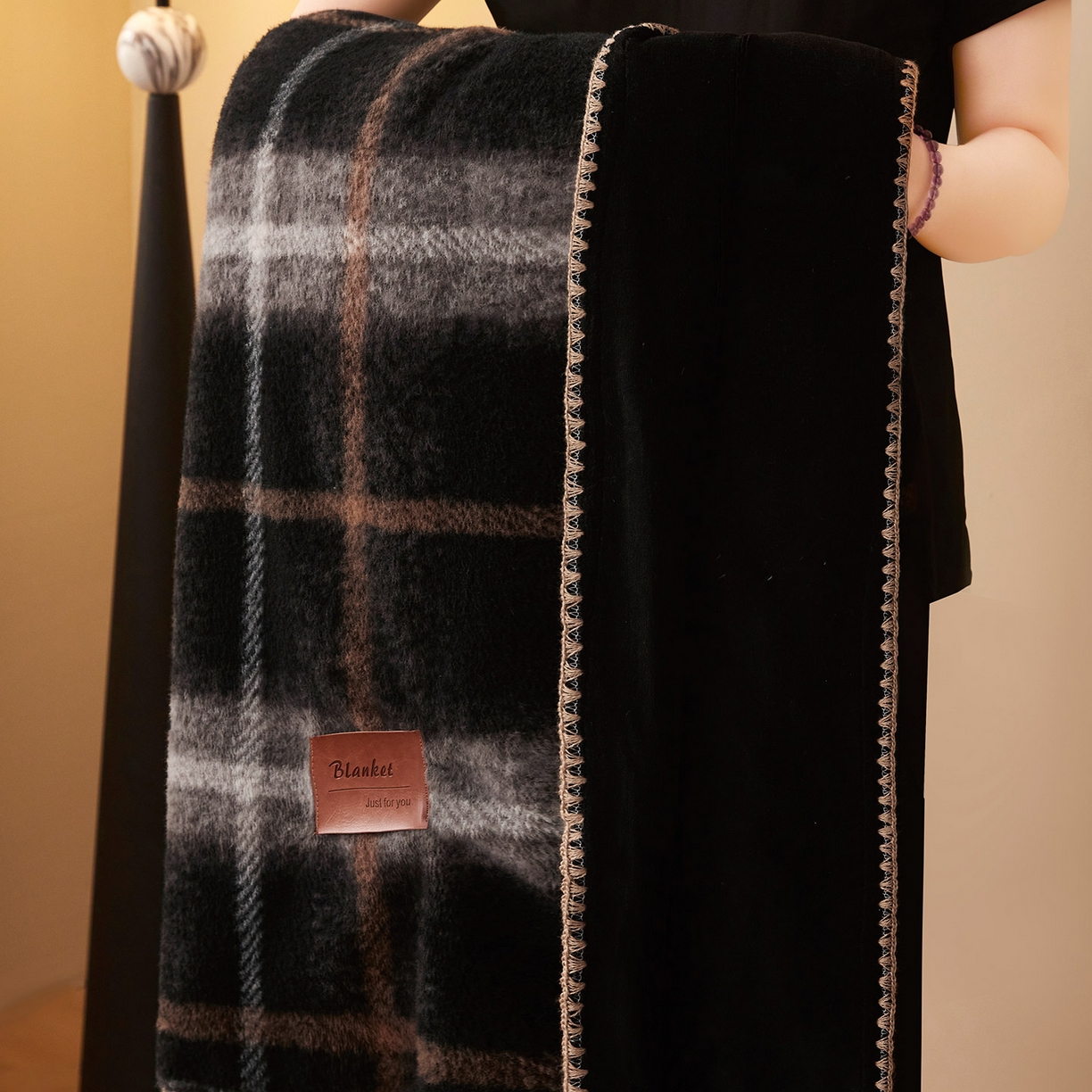 91家纺网 家纺一手货源 找家纺 肖恩毯业 2025新款仿羊绒毛毯羊驼绒绵羊绒毯 仿羊绒-宝莉黑咖