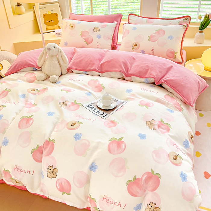 91家纺网 家纺一手货源 找家纺 琪琪阁家纺 2025新款A类全棉纯棉加牛奶绒包边款单被套四件套 蜜桃松鼠