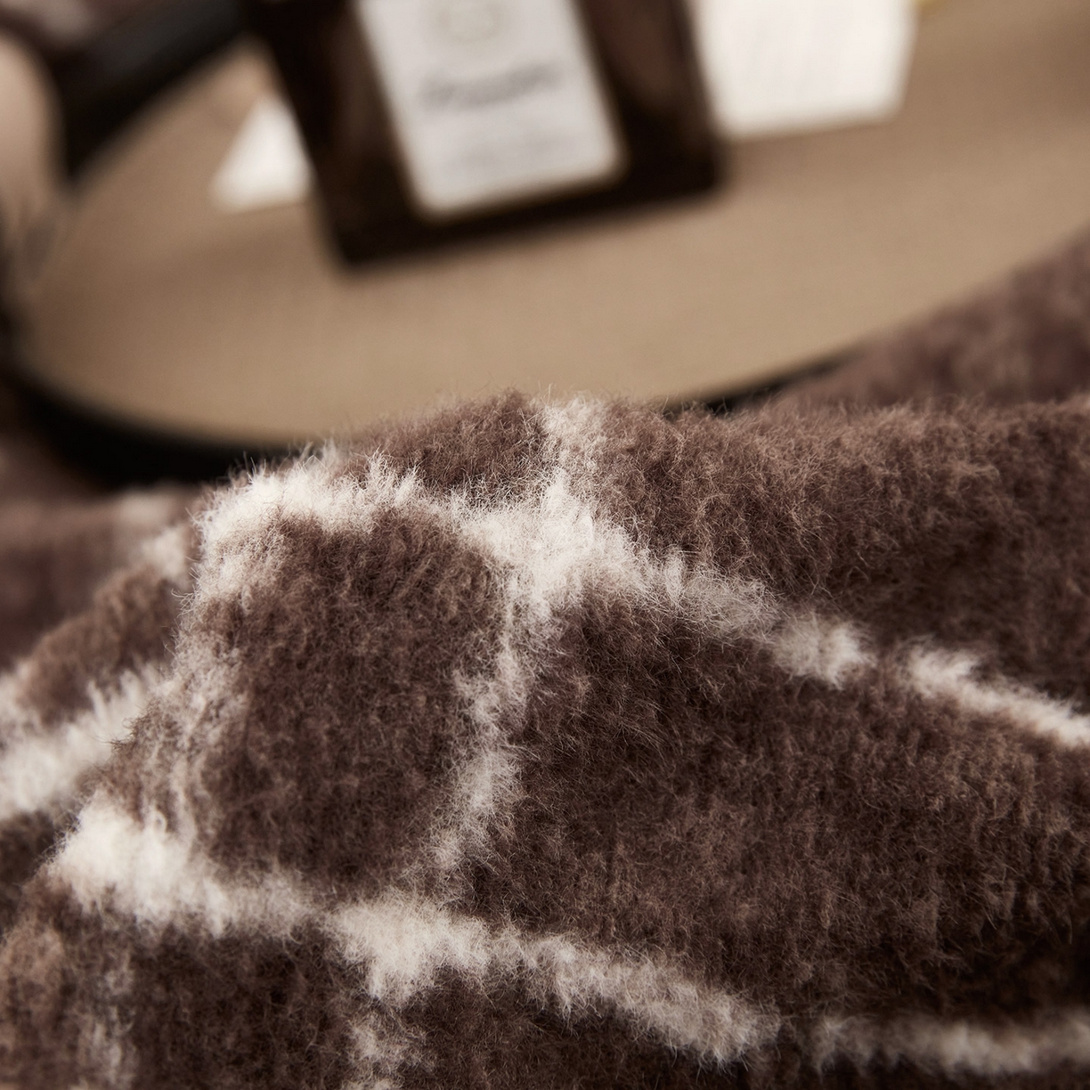 91家纺网 家纺一手货源 找家纺 肖恩毯业 2025新款仿羊绒毛毯羊驼绒绵羊绒毯 仿羊绒-宝莉棕白