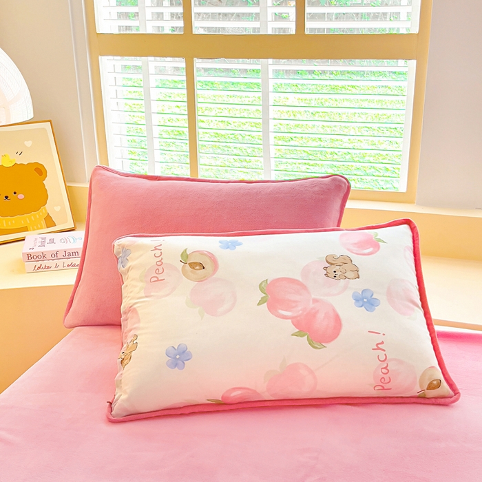 91家纺网 家纺一手货源 找家纺 琪琪阁家纺 2025新款A类全棉纯棉加牛奶绒包边款单被套四件套 蜜桃松鼠