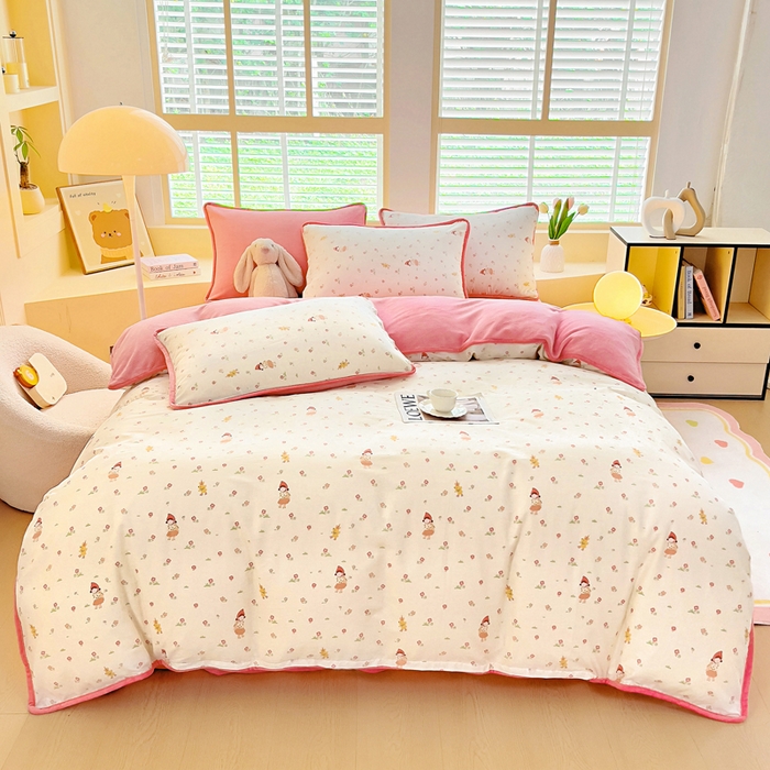 91家纺网 家纺一手货源 找家纺 琪琪阁家纺 2025新款A类全棉纯棉加牛奶绒包边款单被套四件套 小幸运