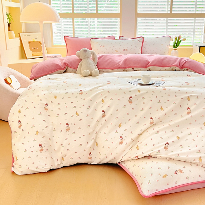 91家纺网 家纺一手货源 找家纺 琪琪阁家纺 2025新款A类全棉纯棉加牛奶绒包边款单被套四件套 小幸运