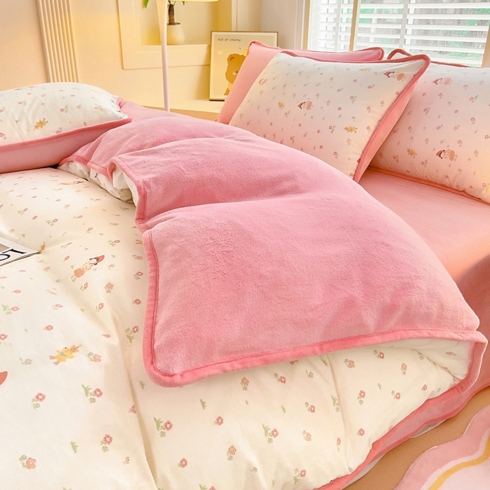 91家纺网 家纺一手货源 找家纺 琪琪阁家纺 2025新款A类全棉纯棉加牛奶绒包边款单被套四件套 小幸运