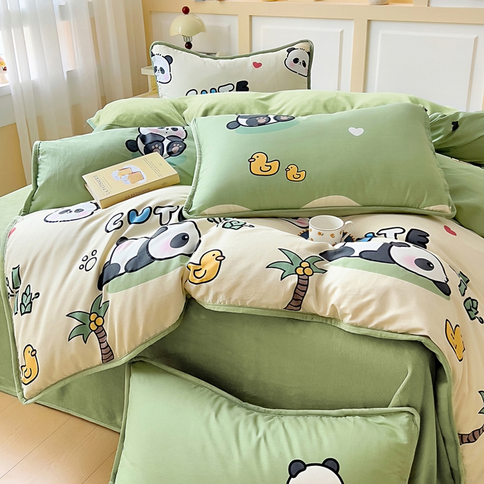 91家纺网 家纺一手货源 找家纺 琪琪阁家纺 2025新款A类全棉纯棉加牛奶绒包边款单被套四件套 熊猫戏水