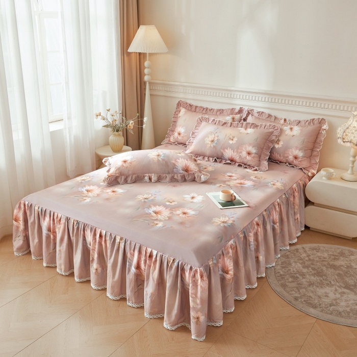 91家纺网 家纺一手货源 找家纺 缦彩 全棉A类100%数码印花床裙遮丑花边床单床罩单品 樱岛春漫-紫