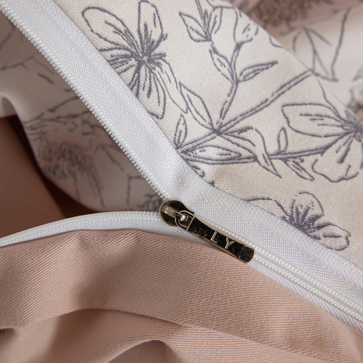 91家纺网 家纺一手货源 找家纺 绫韵家纺 2025秋冬新款印花全棉磨毛冬季加厚纯棉磨毛三件套四件套系列 美丽人生