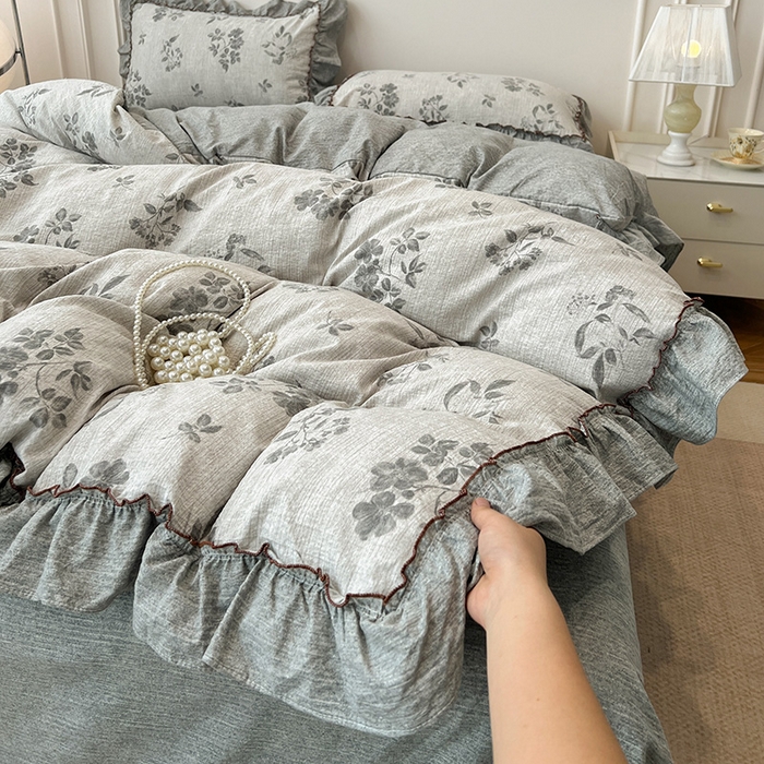 91家纺网 家纺一手货源 找家纺 鑫利来家纺 2025新款加厚高克重亚麻复古原麻皱皱纱印花法式花边四件套 莱茵河畔