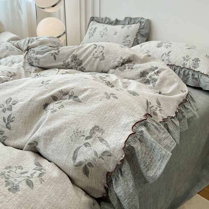 91家纺网 家纺一手货源 找家纺 鑫利来家纺 2025新款加厚高克重亚麻复古原麻皱皱纱印花法式花边四件套 莱茵河畔