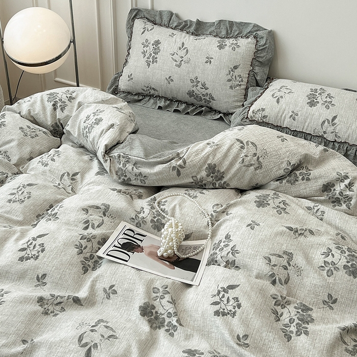 91家纺网 家纺一手货源 找家纺 鑫利来家纺 2025新款加厚高克重亚麻复古原麻皱皱纱印花法式花边四件套 莱茵河畔