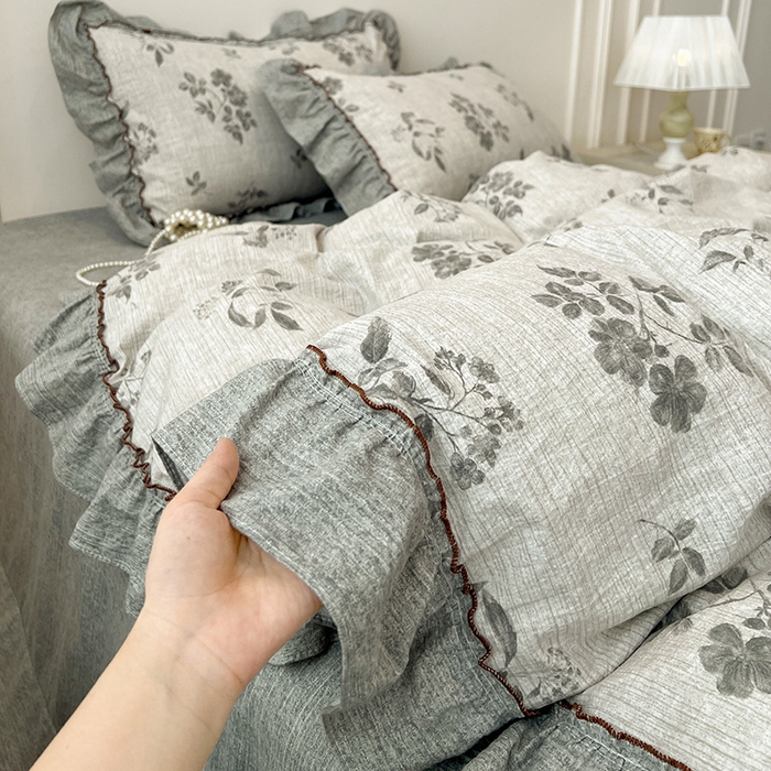 91家纺网 家纺一手货源 找家纺 鑫利来家纺 2025新款加厚高克重亚麻复古原麻皱皱纱印花法式花边四件套 莱茵河畔