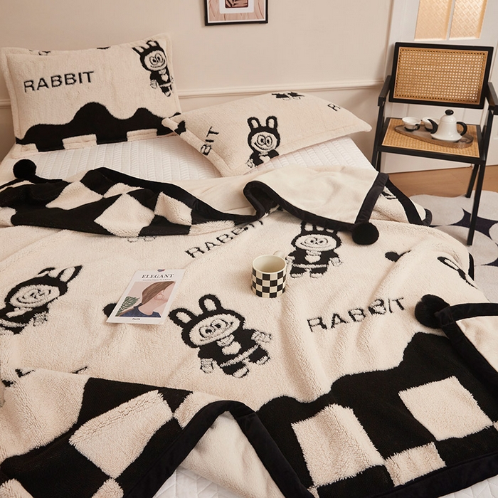 91家纺网 家纺一手货源 找家纺 肖恩毯业 2025新款黑白阳离子熊猫绒多功能毛毯 熊猫绒-小布布球