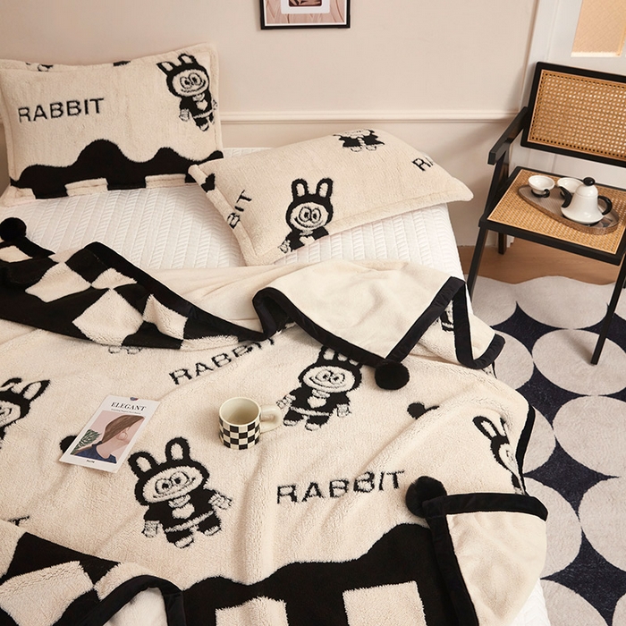 91家纺网 家纺一手货源 找家纺 肖恩毯业 2025新款黑白阳离子熊猫绒多功能毛毯 熊猫绒-小布布球