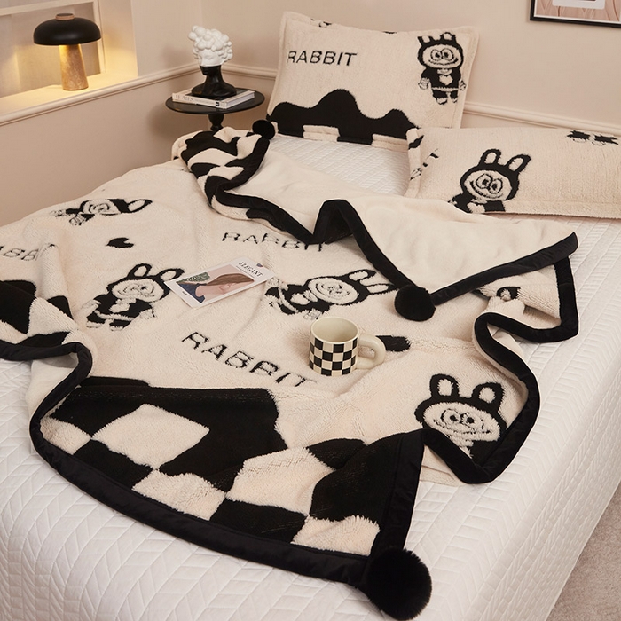 91家纺网 家纺一手货源 找家纺 肖恩毯业 2025新款黑白阳离子熊猫绒多功能毛毯 熊猫绒-小布布球