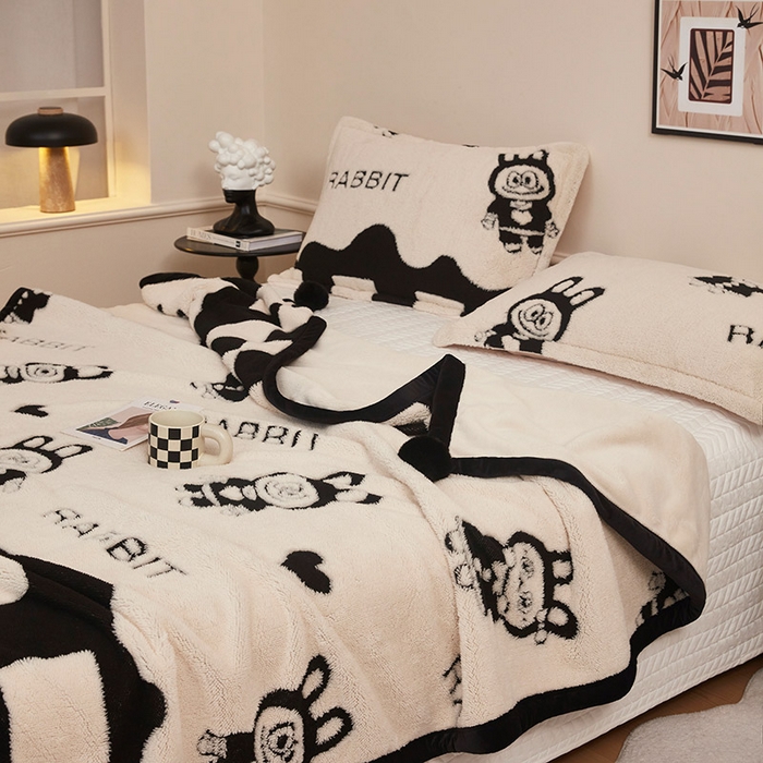 91家纺网 家纺一手货源 找家纺 肖恩毯业 2025新款黑白阳离子熊猫绒多功能毛毯 熊猫绒-小布布球