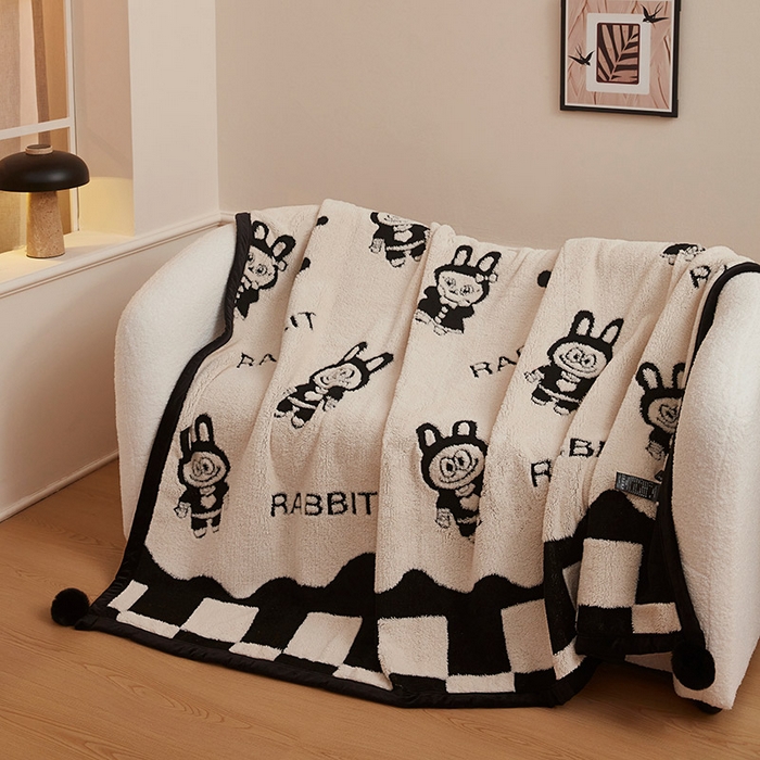 91家纺网 家纺一手货源 找家纺 肖恩毯业 2025新款黑白阳离子熊猫绒多功能毛毯 熊猫绒-小布布球