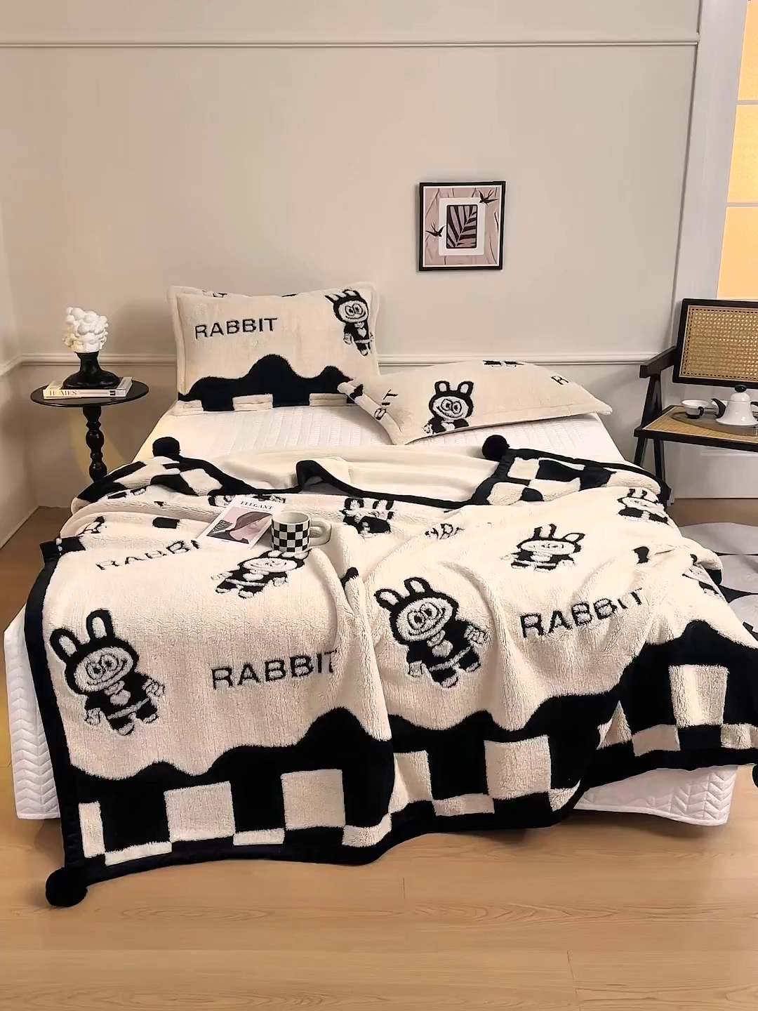 91家纺网 家纺一手货源 找家纺 肖恩毯业 2025新款黑白阳离子熊猫绒多功能毛毯 熊猫绒-小布布球