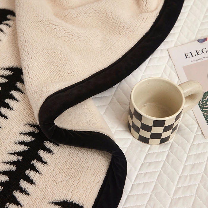 91家纺网 家纺一手货源 找家纺 肖恩毯业 2025新款黑白阳离子熊猫绒多功能毛毯 熊猫绒-节节高球