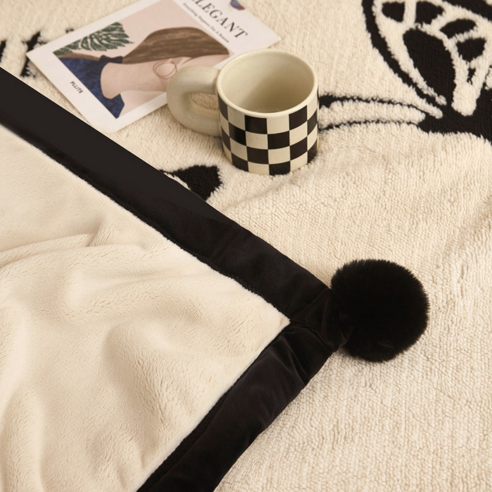 91家纺网 家纺一手货源 找家纺 肖恩毯业 2025新款黑白阳离子熊猫绒多功能毛毯 熊猫绒-英文蝴蝶球