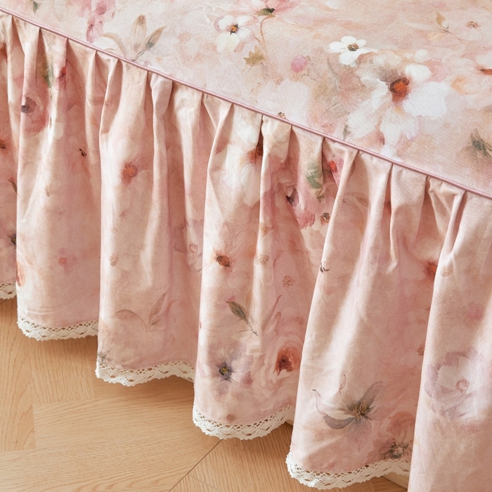 91家纺网 家纺一手货源 找家纺 缦彩 全棉A类100%数码印花床裙遮丑花边床单床罩单品 成瑾-粉