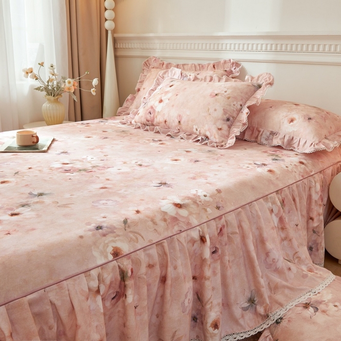 91家纺网 家纺一手货源 找家纺 缦彩 全棉A类100%数码印花床裙遮丑花边床单床罩单品 成瑾-粉