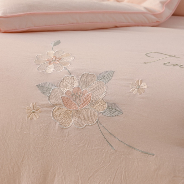 91家纺网 家纺一手货源 找家纺 雯雨家纺 2025新款A类绣花立体麻绳大豆被被子冬被春秋被被芯纤维被冬被被子被芯 绣花-粉