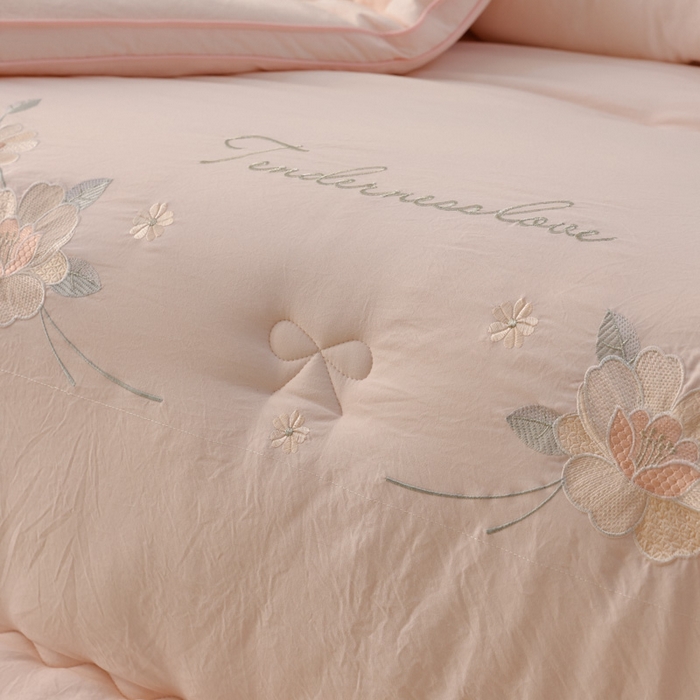 91家纺网 家纺一手货源 找家纺 雯雨家纺 2025新款A类绣花立体麻绳大豆被被子冬被春秋被被芯纤维被冬被被子被芯 绣花-粉