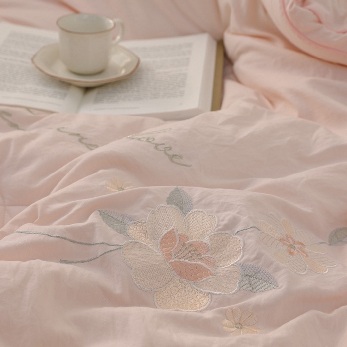 91家纺网 家纺一手货源 找家纺 雯雨家纺 2025新款A类绣花立体麻绳大豆被被子冬被春秋被被芯纤维被冬被被子被芯 绣花-粉