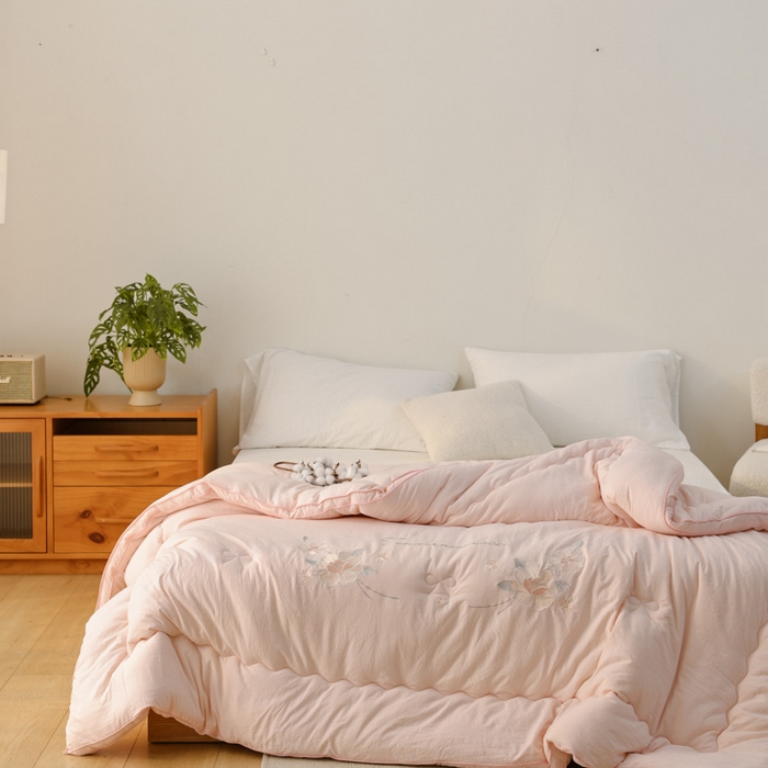 91家纺网 家纺一手货源 找家纺 雯雨家纺 2025新款A类绣花立体麻绳大豆被被子冬被春秋被被芯纤维被冬被被子被芯 绣花-粉