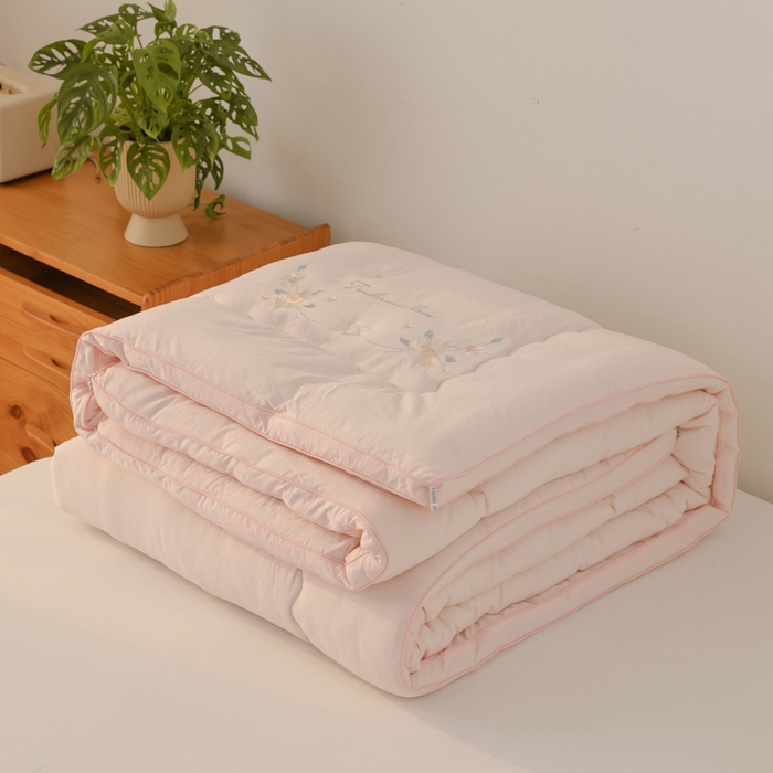 91家纺网 家纺一手货源 找家纺 雯雨家纺 2025新款A类绣花立体麻绳大豆被被子冬被春秋被被芯纤维被冬被被子被芯 绣花-粉