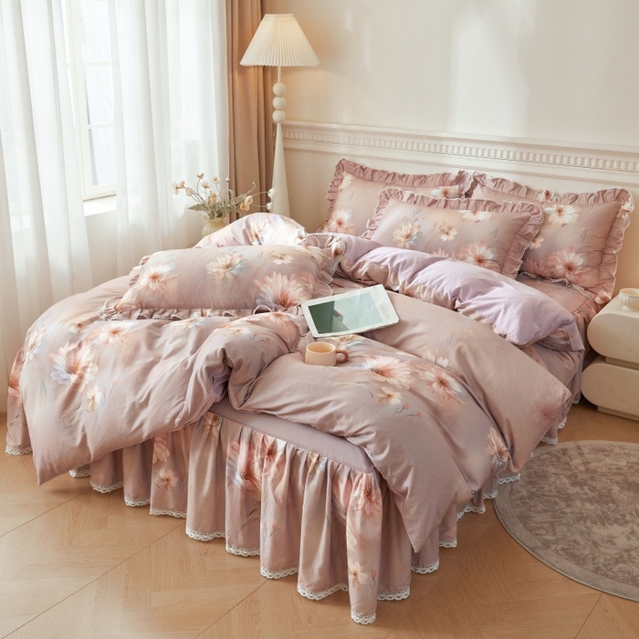 91家纺网 家纺一手货源 找家纺 缦彩 全棉A类100%数码印花床裙遮丑花边床单床罩单品 樱岛春漫-紫