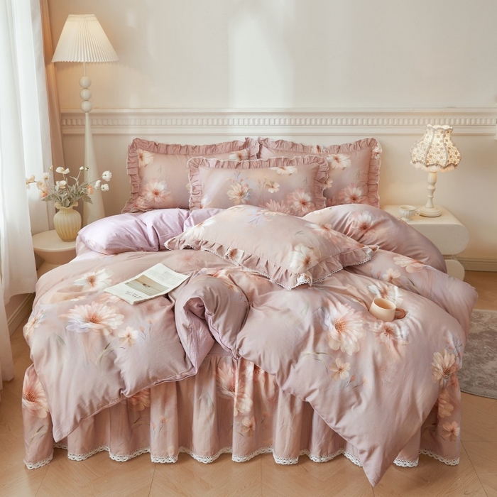 91家纺网 家纺一手货源 找家纺 缦彩 全棉A类100%数码印花床裙遮丑花边床单床罩单品 樱岛春漫-紫