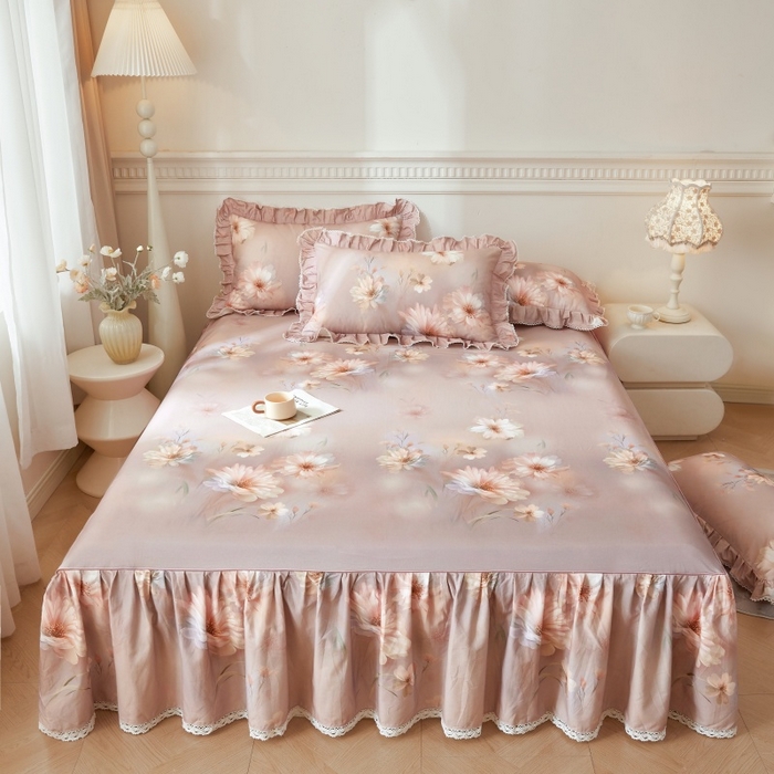 91家纺网 家纺一手货源 找家纺 缦彩 全棉A类100%数码印花床裙遮丑花边床单床罩单品 樱岛春漫-紫