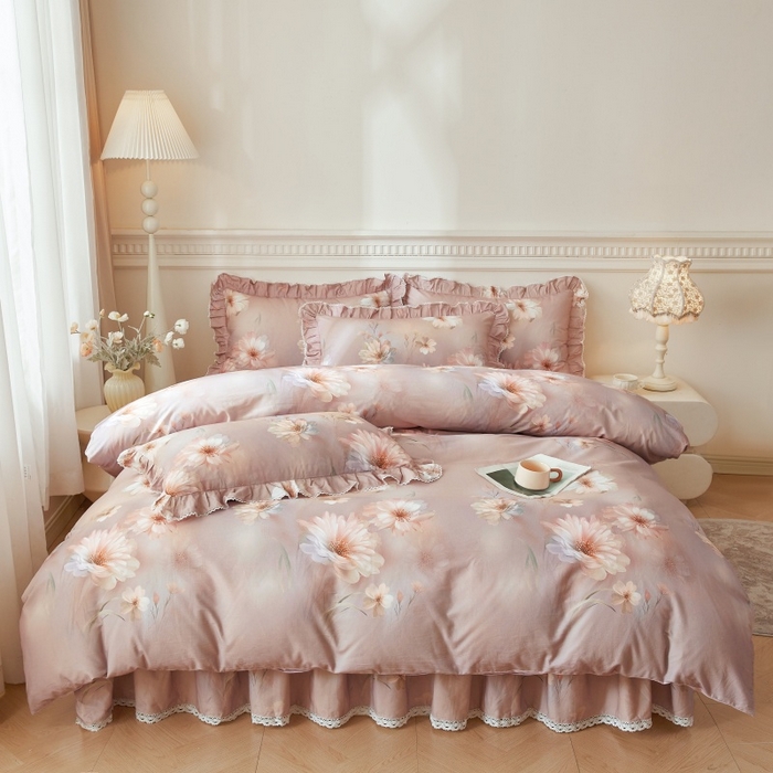 91家纺网 家纺一手货源 找家纺 缦彩 全棉A类100%数码印花床裙遮丑花边床单床罩单品 樱岛春漫-紫