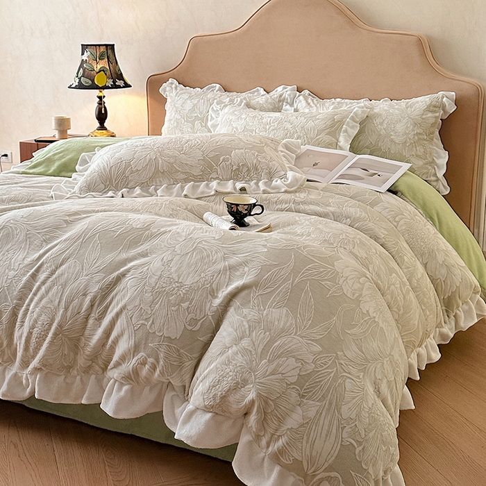 91家纺网 家纺一手货源 找家纺 （总）澳梵家居 2025新款雕花牛奶绒韩版四件套-玫瑰蝶语