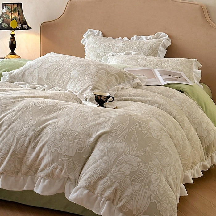 91家纺网 家纺一手货源 找家纺 （总）澳梵家居 2025新款雕花牛奶绒韩版四件套-玫瑰蝶语