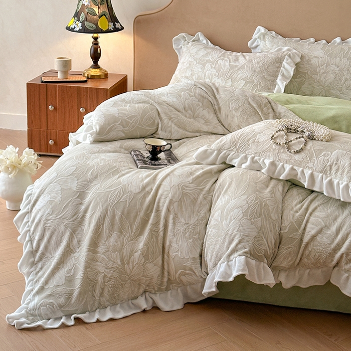 91家纺网 家纺一手货源 找家纺 （总）澳梵家居 2025新款雕花牛奶绒韩版四件套-玫瑰蝶语