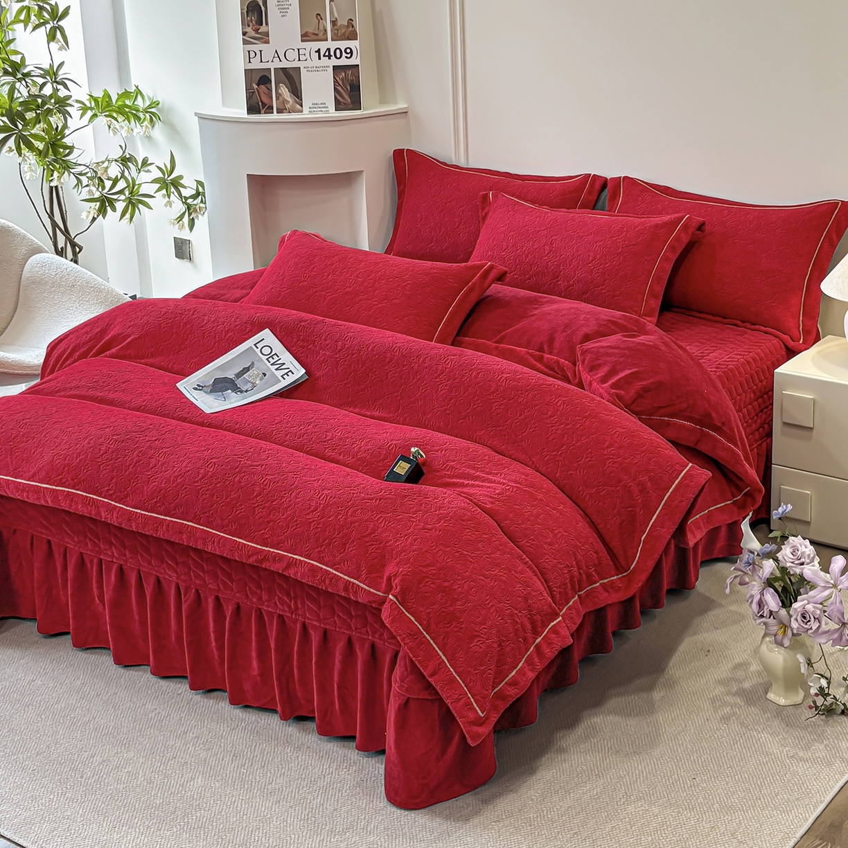 91家纺网 家纺一手货源 找家纺 金艾草 2025新款牛奶绒立体雕花夹棉床盖四件套玫瑰-大红