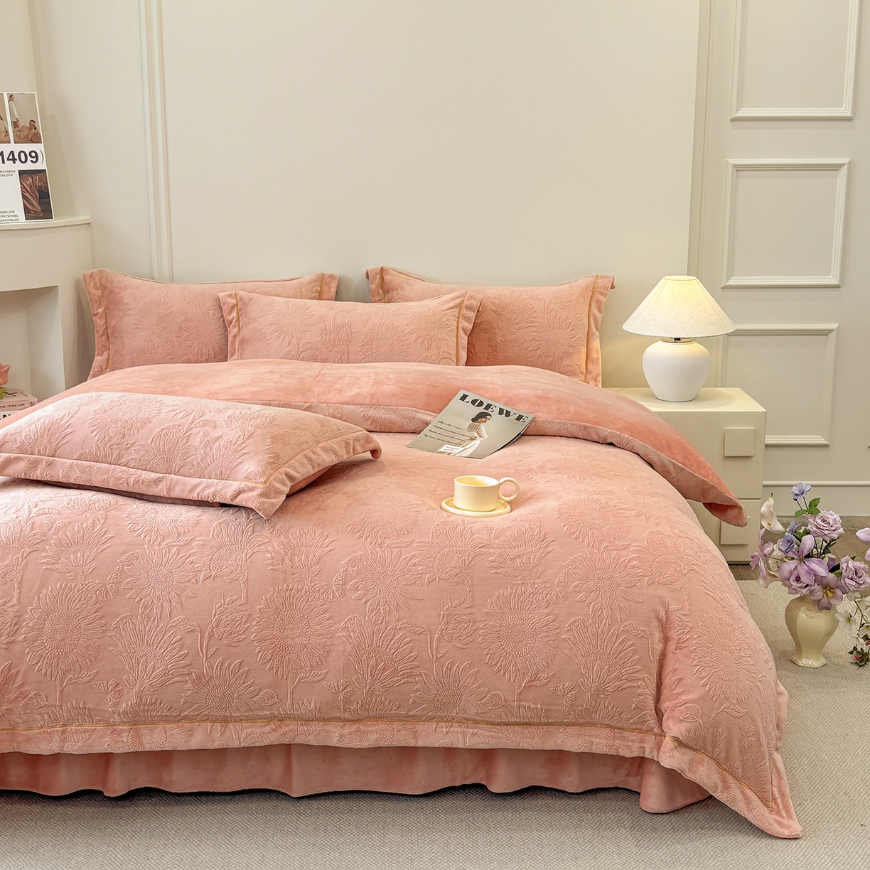 91家纺网 家纺一手货源 找家纺 金艾草 2025新款牛奶绒立体雕花夹棉床盖四件套向日葵-豆沙