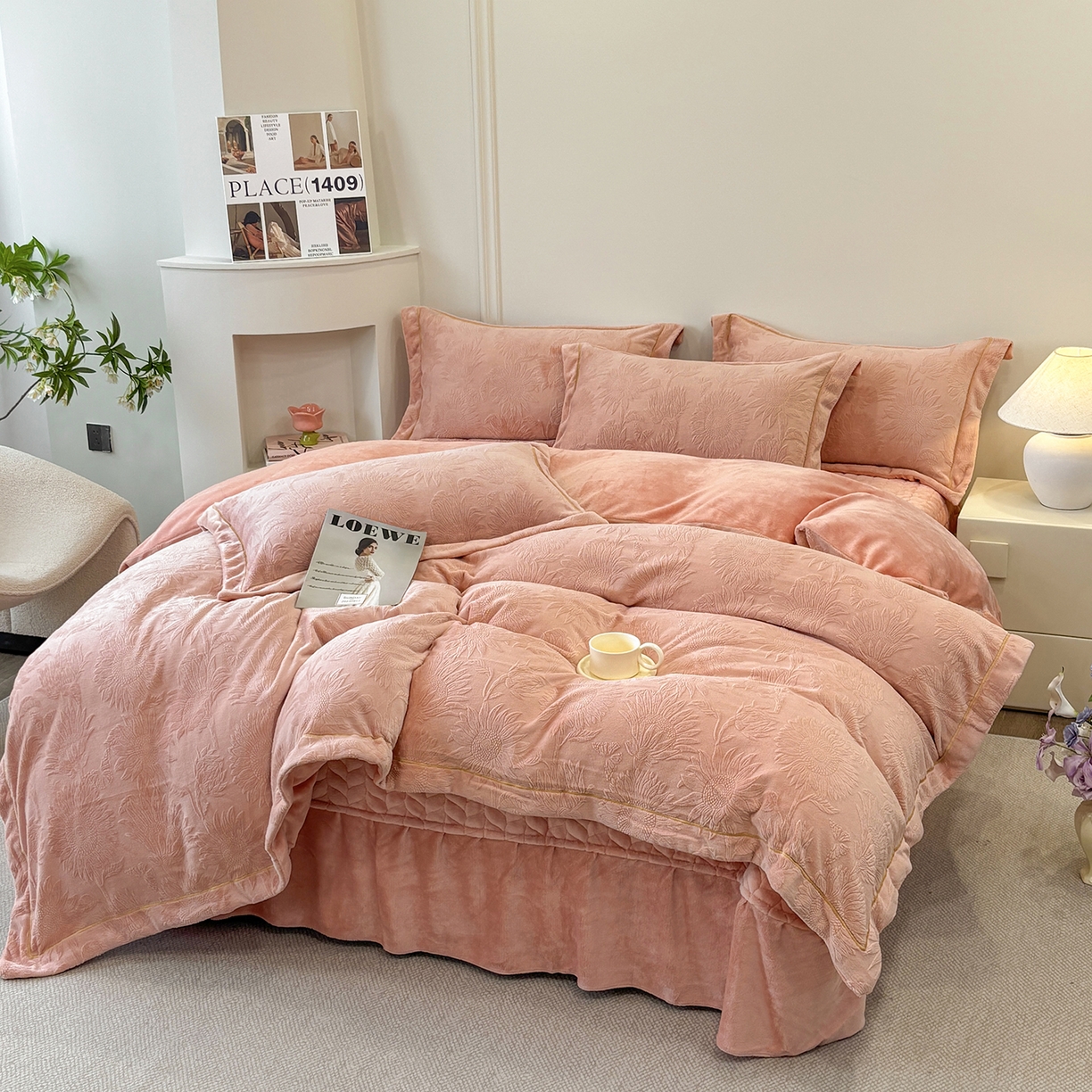 91家纺网 家纺一手货源 找家纺 金艾草 2025新款牛奶绒立体雕花夹棉床盖四件套向日葵-豆沙