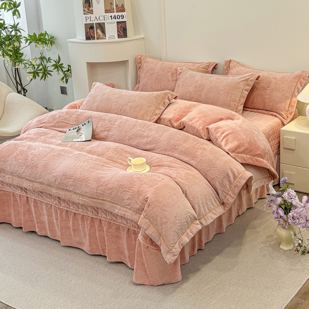 91家纺网 家纺一手货源 找家纺 金艾草 2025新款牛奶绒立体雕花夹棉床盖四件套向日葵-豆沙